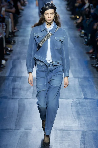 Look 26